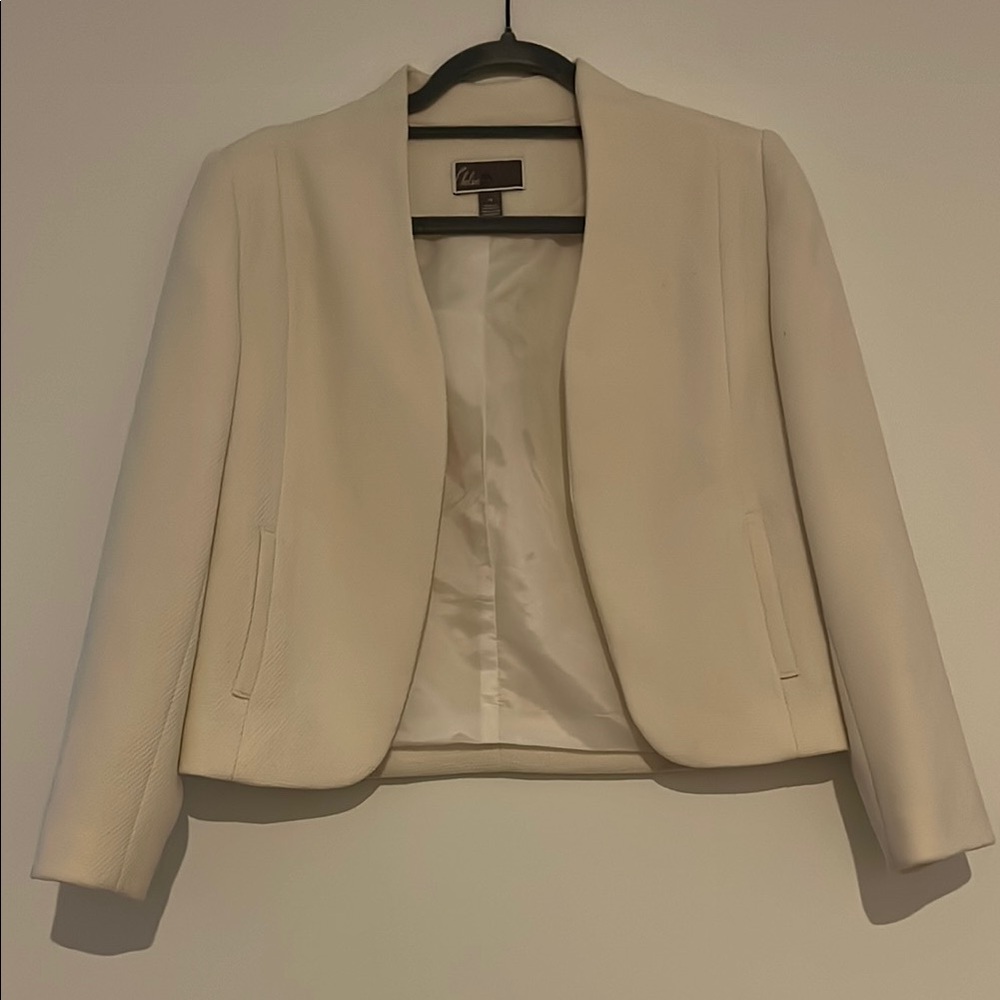 Elegant Cream Women's Blazer